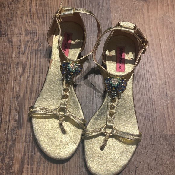 Betsey Johnson Gold Sandals with Jeweled Elephant 9M - Picture 1 of 4